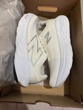 New Balance Fresh Foam X 1080 v14 Cream and White Athletic Sneakers Brand New !!